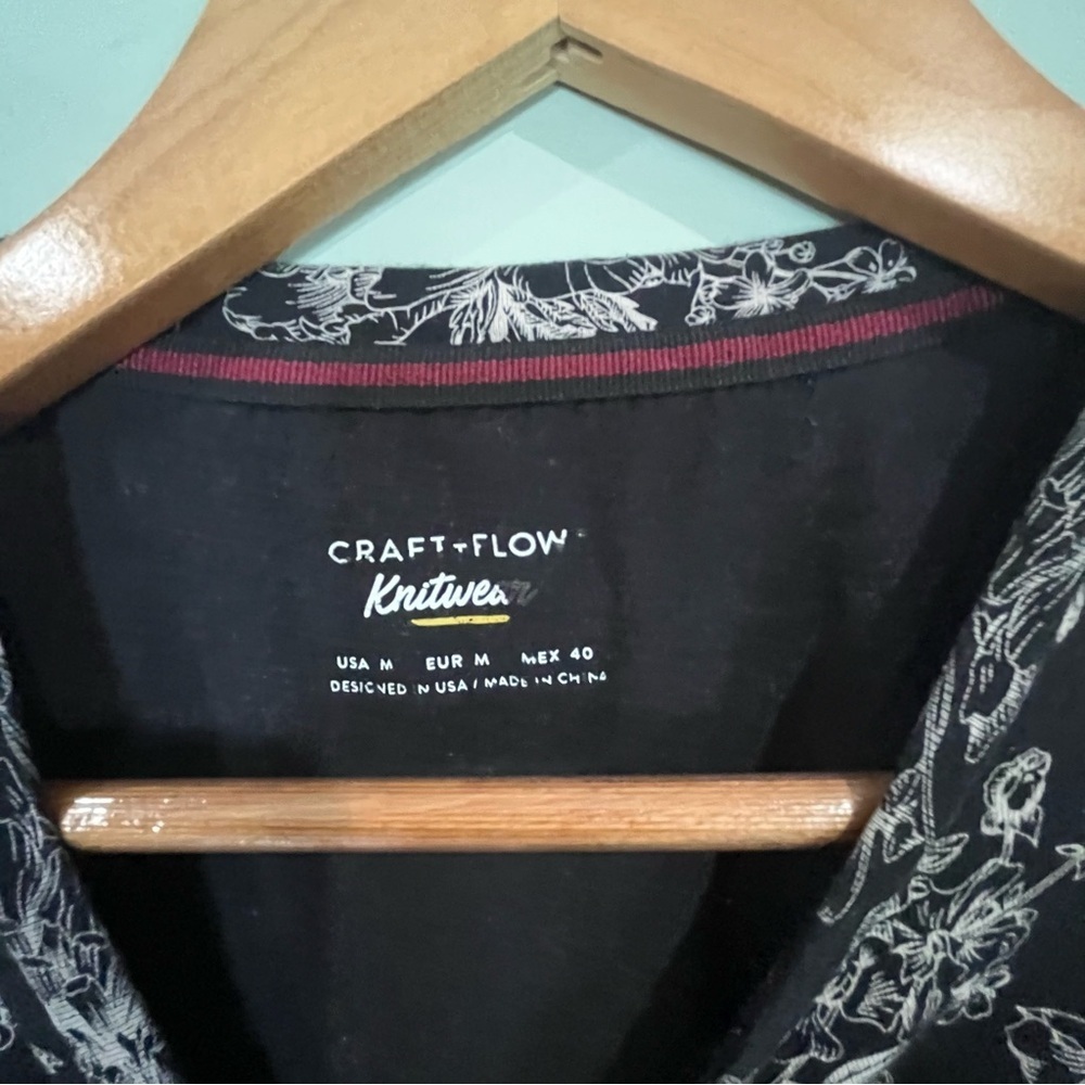 6/$25Elegant Black and White Floral Women's Blouse - Picture 4 of 6